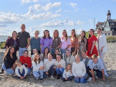 Feestelijke jubileumbijeenkomst bij het Strandpaviljoen: Geke’s Tiental viert haar 45-jarig jubileum met (oud-)leerlingen